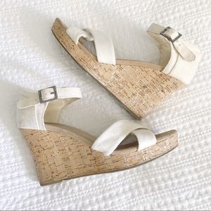 Tom’s White Linen Wedges  Size 8.5 W